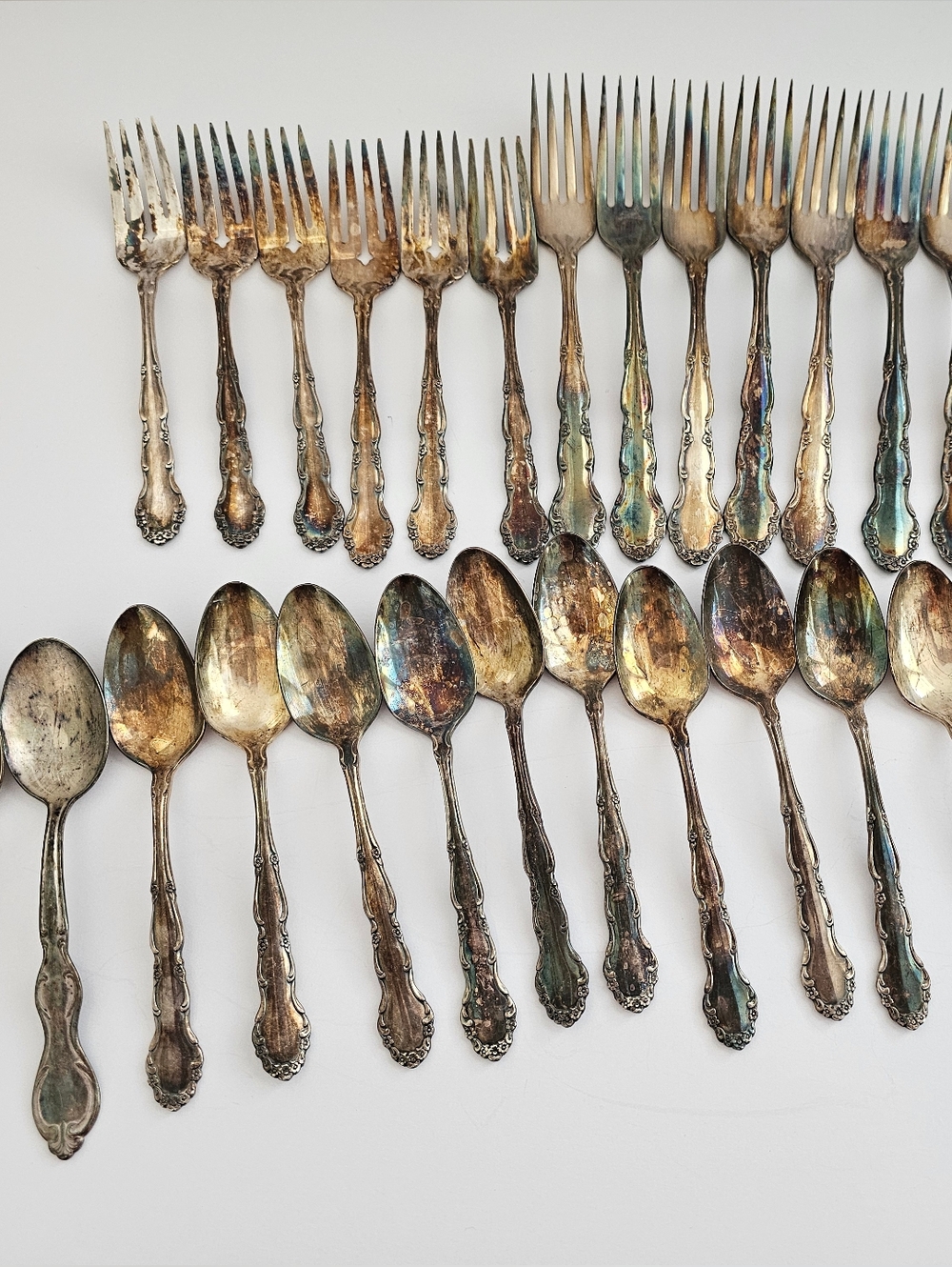 Vintage Oneida 1881 Rogers BELOVED Silverplate Flatware - 27 Piece Lot - 1940s - Picture 2 of 9